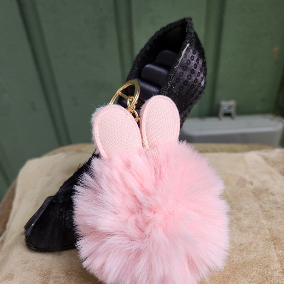 PINK BUNNY PUFFY KEY RING - Picture 4 of 5